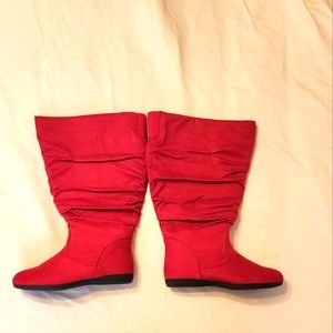 BRAND NEW red boots faux suede 8W, Wide calf